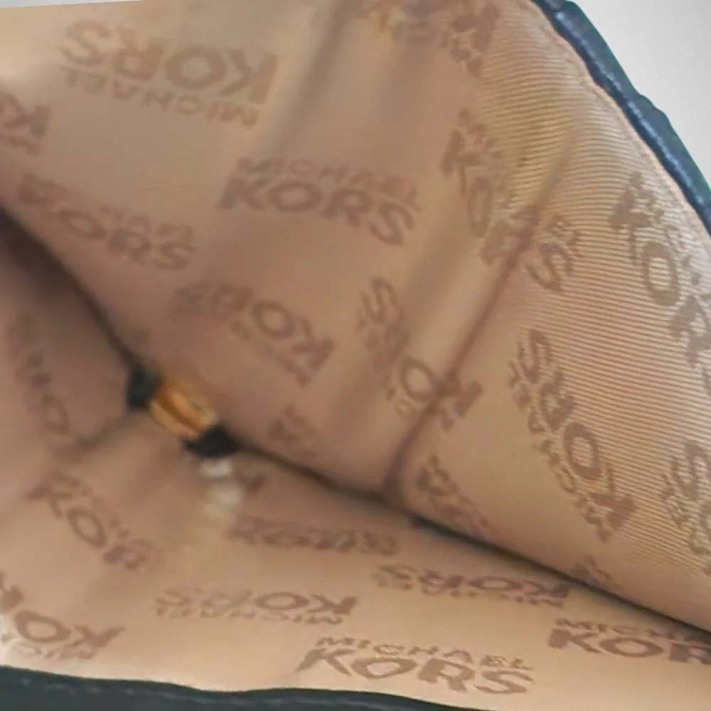 Michael Kors Jet Set MED Zip Around Wallet